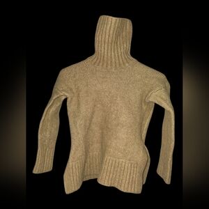 5/74. Everlane Women's Tan Turtleneck Sweater
